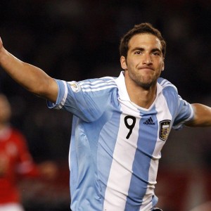 爱游戏官方入口：许尔策勒公开呼吁减轻巴莱巴压力 曼联转会传闻已平息 年轻中场专注布莱顿未来