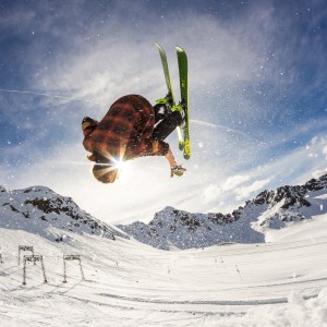 爱游戏中国_谁敢横刀立马！唯我皮奥埃斯波西托—蓝黑新王一剑封喉，梅阿查见证史诗加冕