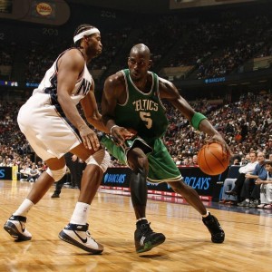 爱游戏体育|新援西蒙斯主场首秀引期待 热刺迎战伯恩茅斯前展露战术新意